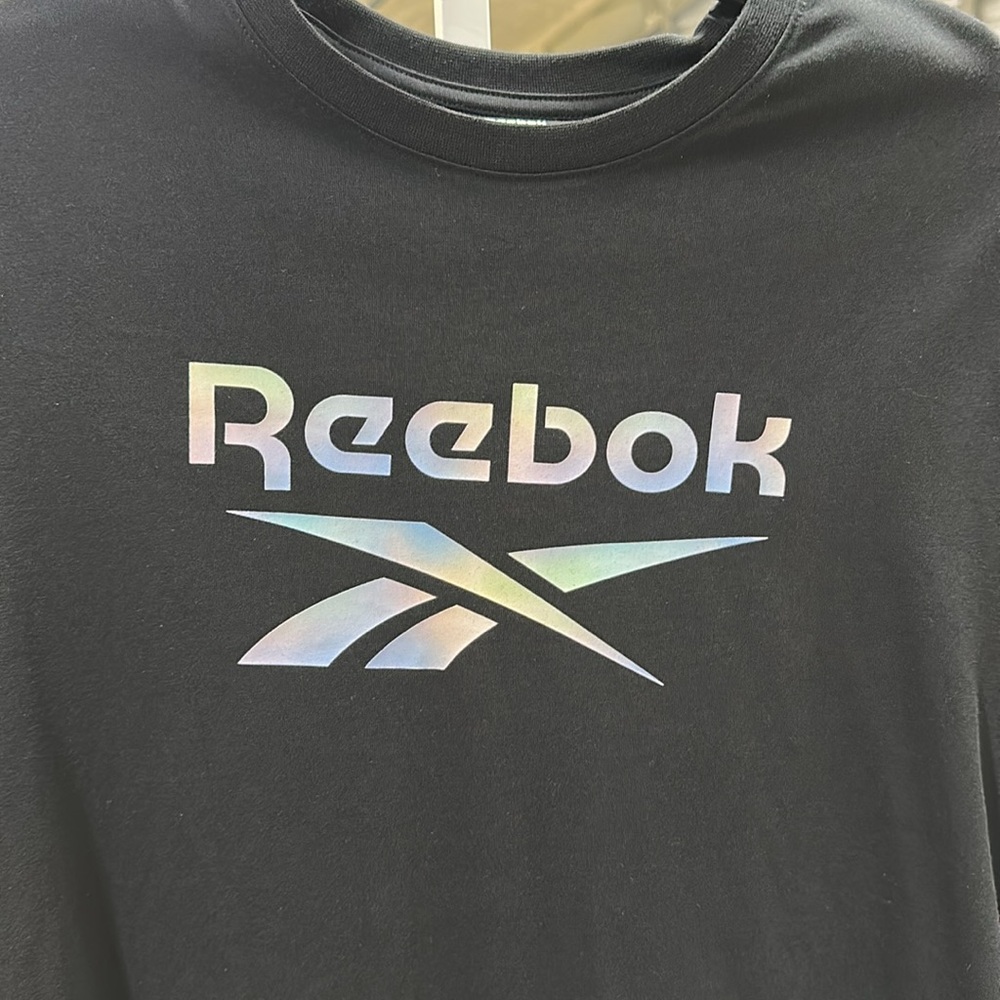 NWT REEBOK Gradient, graphic tee - Picture 2 of 3